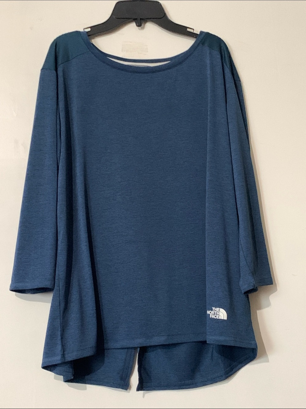 The North Face Women's Teal Blue Two-Tone Long Sleeve Top